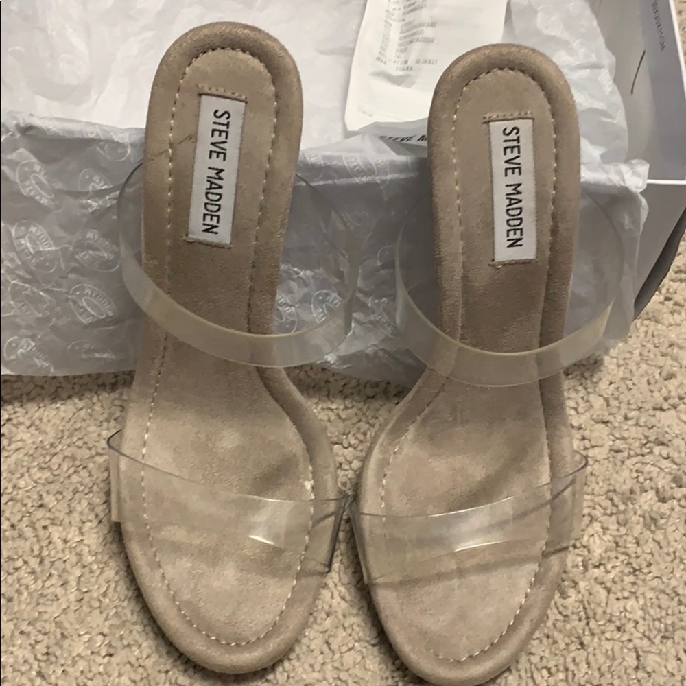 Glassy cleat platform